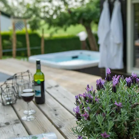 't Witte Met Jacuzzi Optioneel Klundert